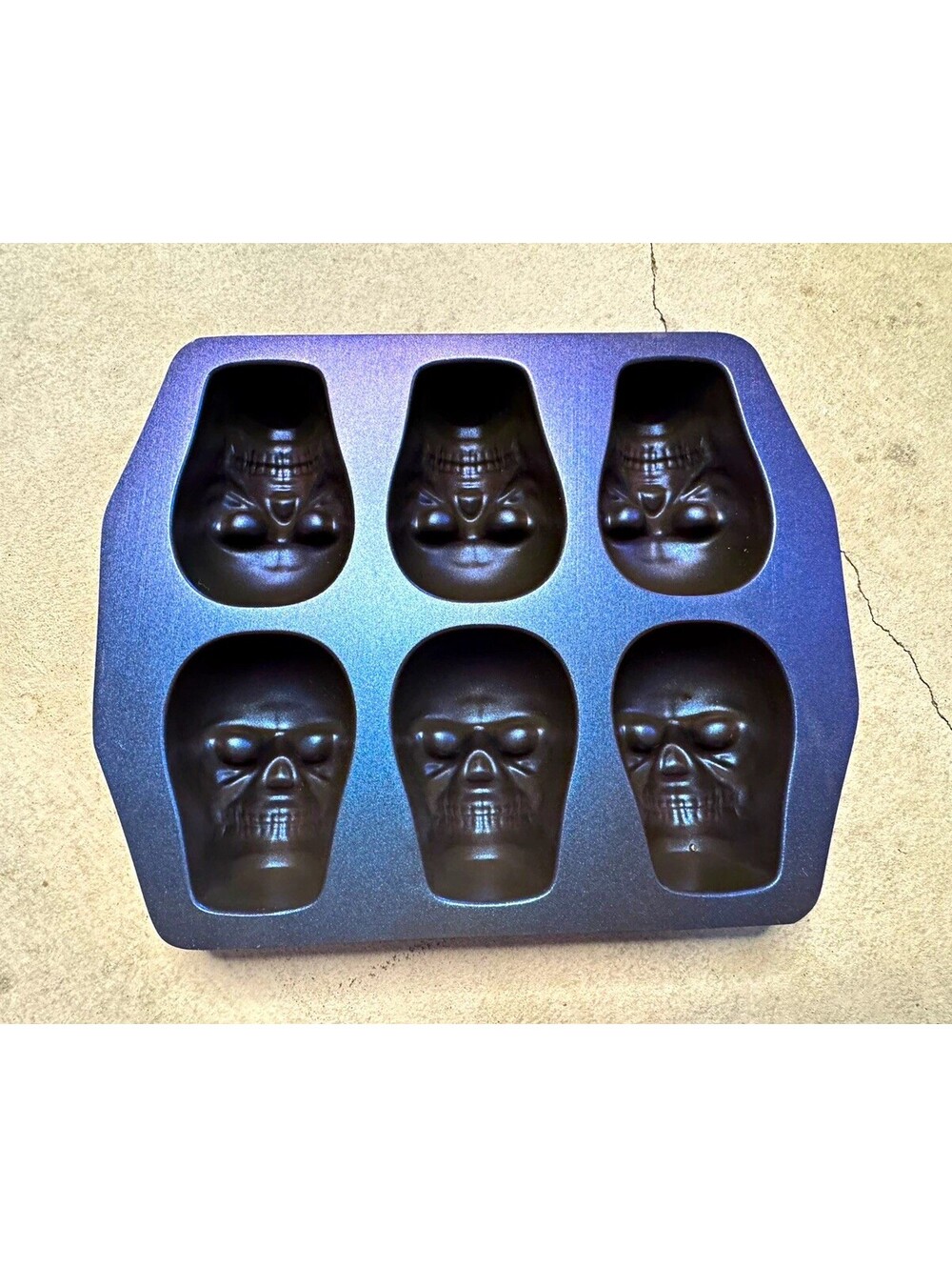 6-Cavity Skull Shaped Non-Stick Metal Muffin Pan Mold, Black